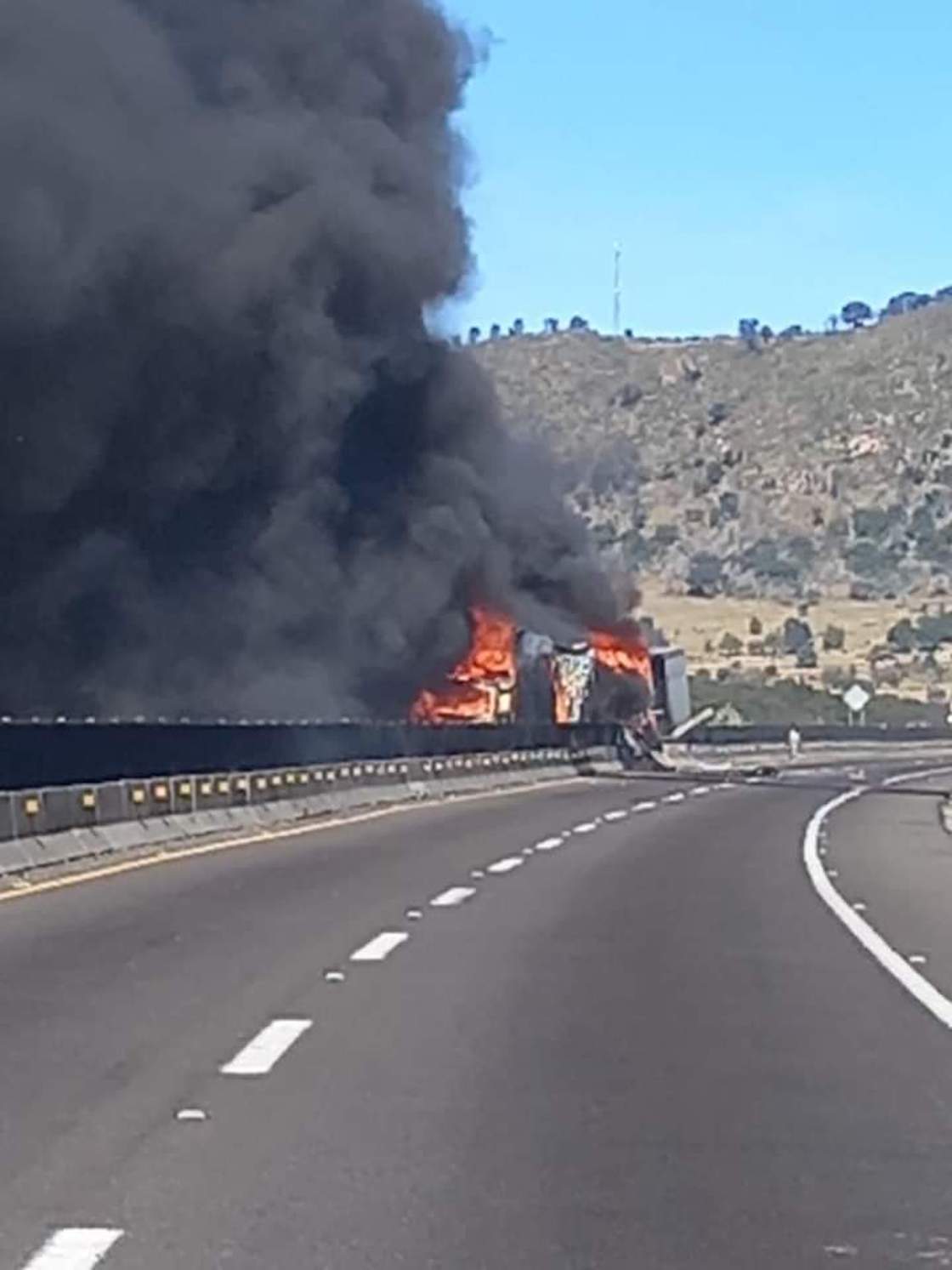 fuerte-accidente-traileres-tlaxcala