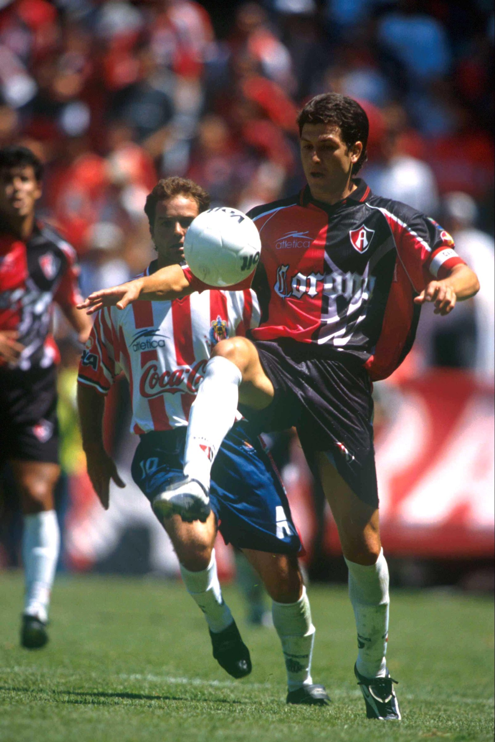 Héctor López, capitán de Atlas en 1999