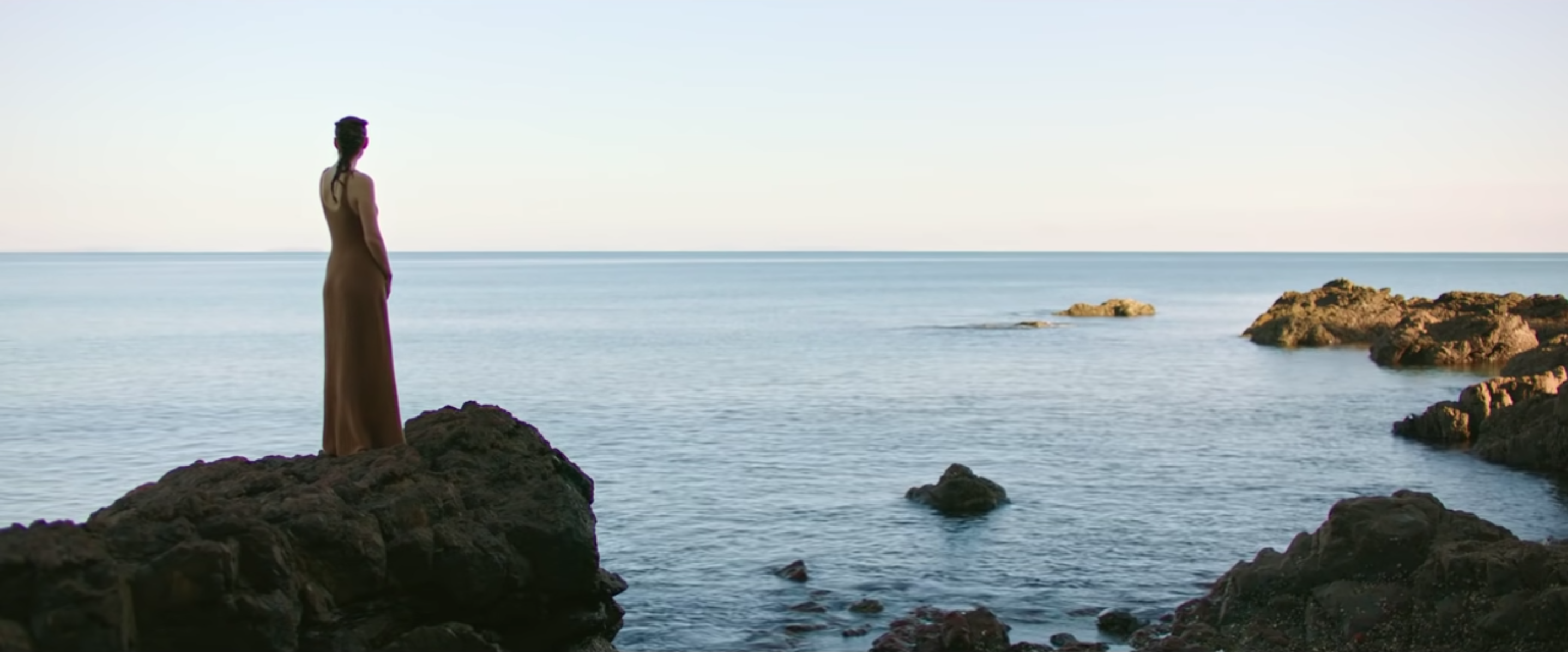 Lorde observa el solsticio de invierno con el video de "Leader of a New Regime"