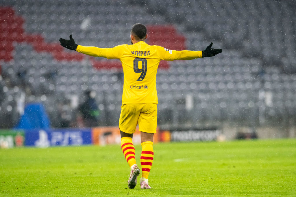 Memphis Depay lamenta la derrota del Barcelona en Champions League