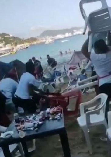 ¿Otra vez? Se arma pelea campal entre meseros y turistas en Acapulco