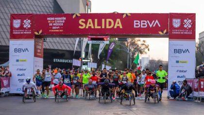 Podio femenil y victoria en silla de ruedas para los mexicanos en el Medio Maratón de la CDMX