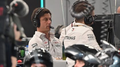 Mercedes no acepta el título de Verstappen y presenta doble protesta ante la FIA