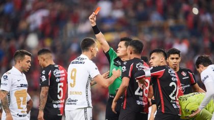 El descontento de Dinenno por su expulsión en el Atlas vs Pumas: "Mi preocupación fue el jugador"
