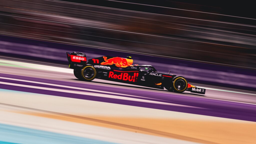 El error de Verstappen que le dio la pole a Hamilton y el desempeño de Checo Pérez en la clasificación del GP de Arabia
