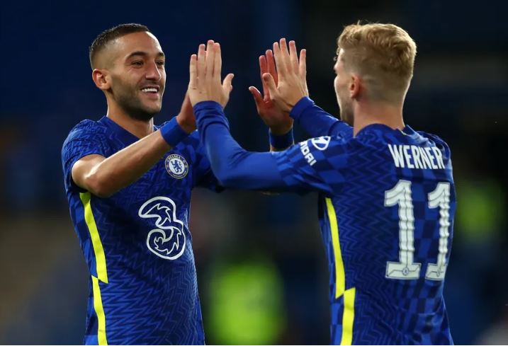 Hakim Ziyech y Timo Werner celebrando un gol del Chelsea