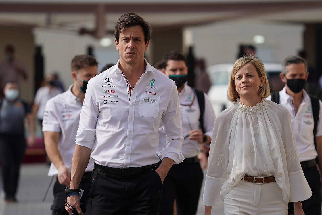 Los memes atacan a Toto Wolff y a Mercedes por los reclamos y apelaciones al triunfo de Verstappen