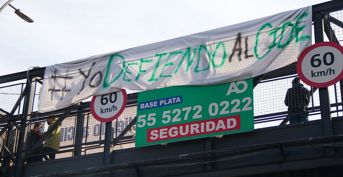 CIUDAD DE MÉXICO. 24ENERO2022.- Estudiantes de diversos estados cerraron la carretera México Toluca en apoyo a las movilizaciones de alumnos y académicos del CiDE.