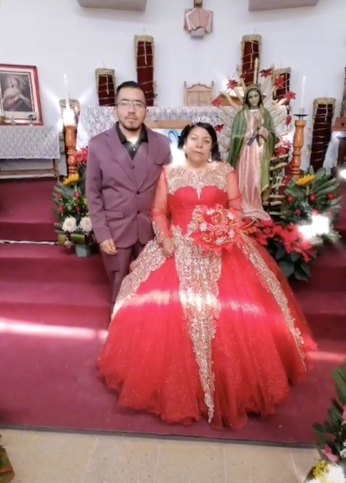 Los sueños sí se cumplen: Nietos e hijos organizan fiesta de XV años a abuelita