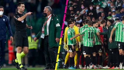 ¡Tache a afición del Betis! Debut de 'Tecatito' es suspendido por agresión a un jugador del Sevilla con un tubo