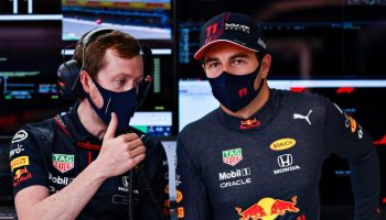 Checo Pérez y las dificultades en la adaptación a un nuevo equipo en F1: "Le pasaría a Max si fuera a Mercedes"