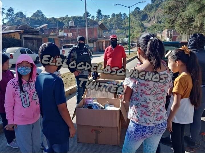Y en Michoacán: Miembros del CJNG regalaron juguetes en Día de Reyes