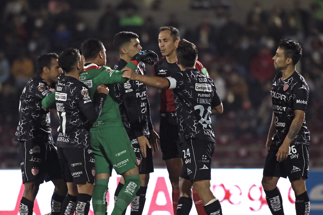 Los golazos del 'Súper Líder" Chivas, el coraje de David Medrano y los memes de la primera jornada de la Liga MX