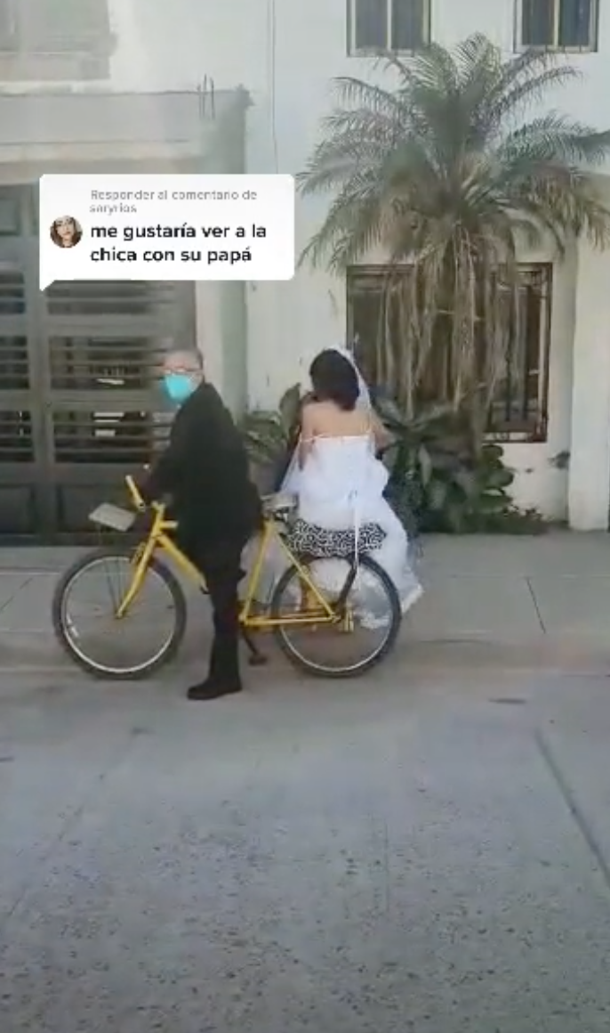 No estamos llorando: Papá lleva al altar a su hija en bicicleta y se hace viral