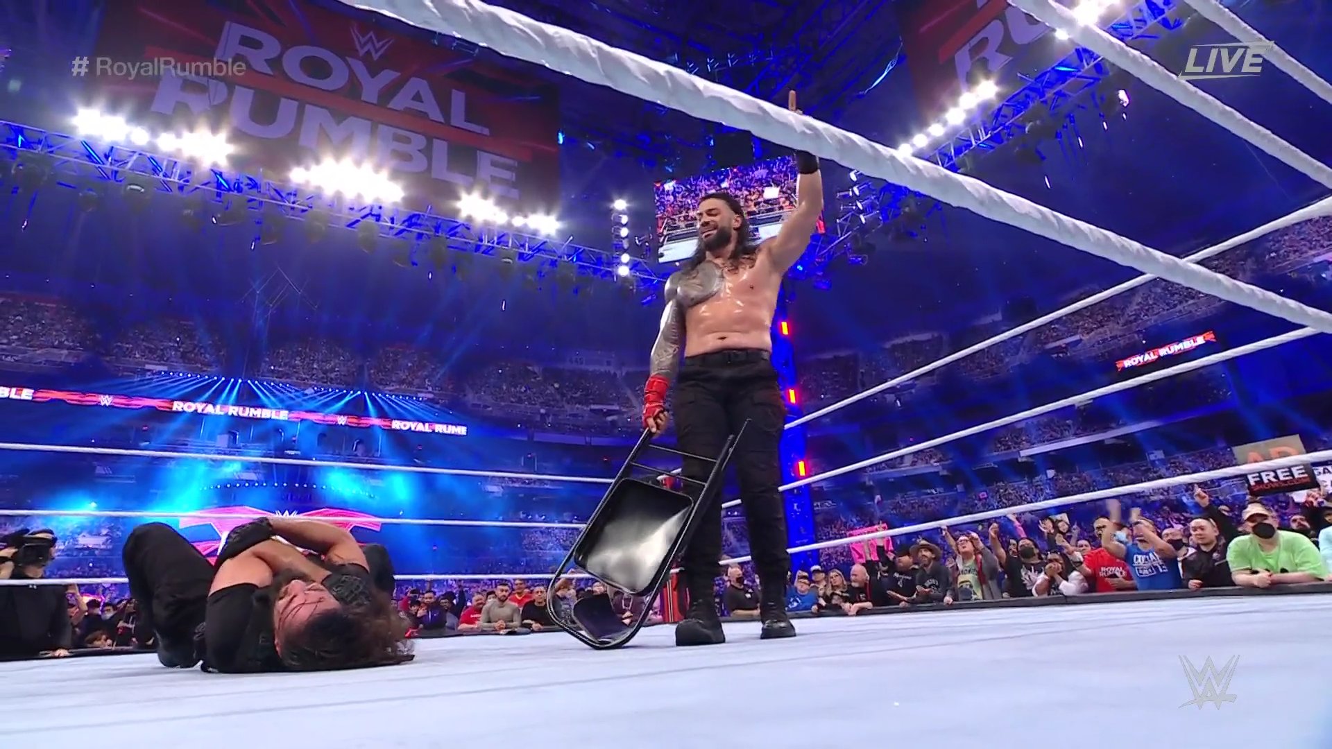 Roman Reigns retuvo el campeonato Universal en Royal Rumble