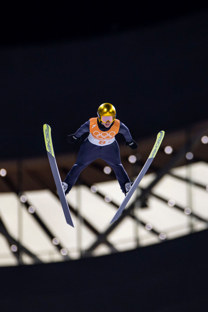 Descalifican a cinco esquiadoras en Beijing 2022 por usar ropa holgada