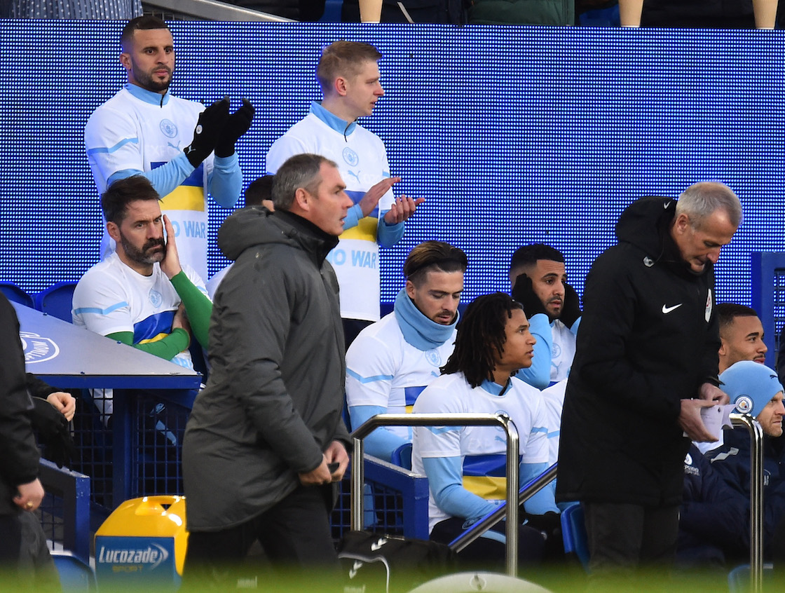 Las lágrimas de Zinchenko tras los emotivos gestos de apoyo a Ucrania en el Everton vs Manchester City