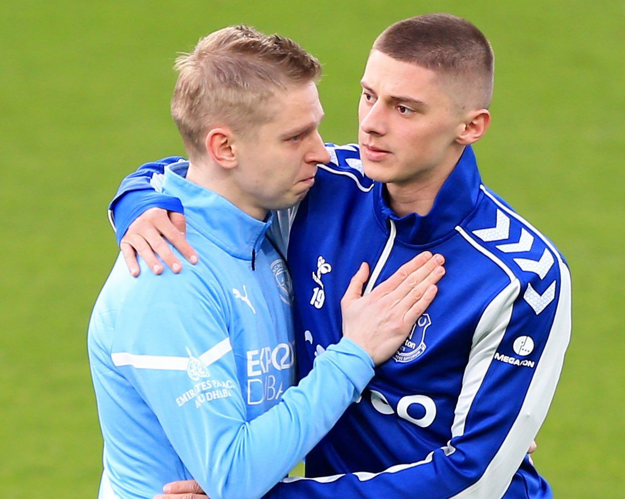 Las lágrimas de Zinchenko tras los emotivos gestos de apoya Ucrania en el Everton vs Manchester City
