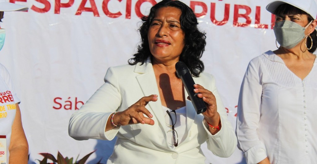 Abelina López, alcaldesa de Acapulco, defiende a normalistas de Ayotzinapa