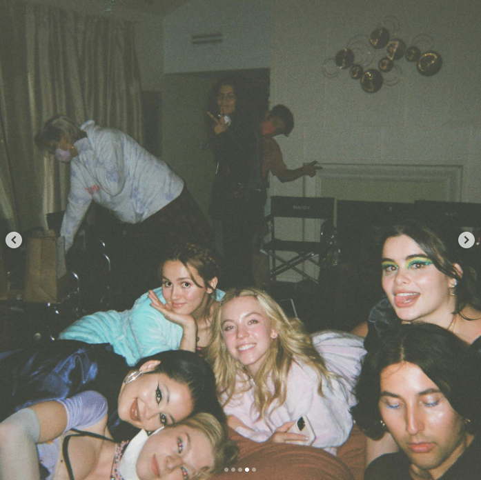 Elenco de 'Euphoria' en el set junto a Tom Holland