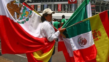 MÉXICO, D.F., 11AGOSTO2010.- Con gol de Javier Chicharito Hernández, la Selección de futbol de México adelantó 1-0 a su similar de España, en partido amistoso conmemorativo por el Bicentenario de la Independencia de nuestro país, celebrado en el estadio Azteca.