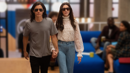 Jared Leto y Anne Hathaway viven una intensa relación en el tráiler de 'WeCrashed'