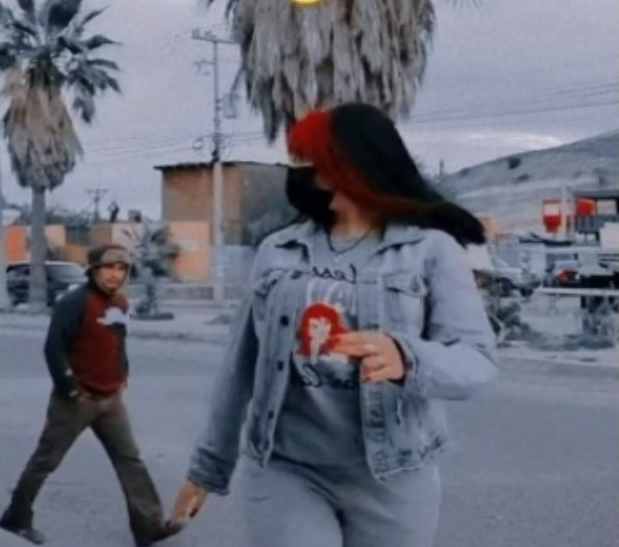 Como cuando grabas un TikTok en la calle y captas el intento de robo a tu celular 