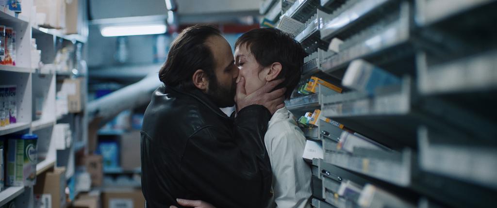 No es fácil salir del abismo: ¿Por qué debes ver la película 'Médico de noche'?