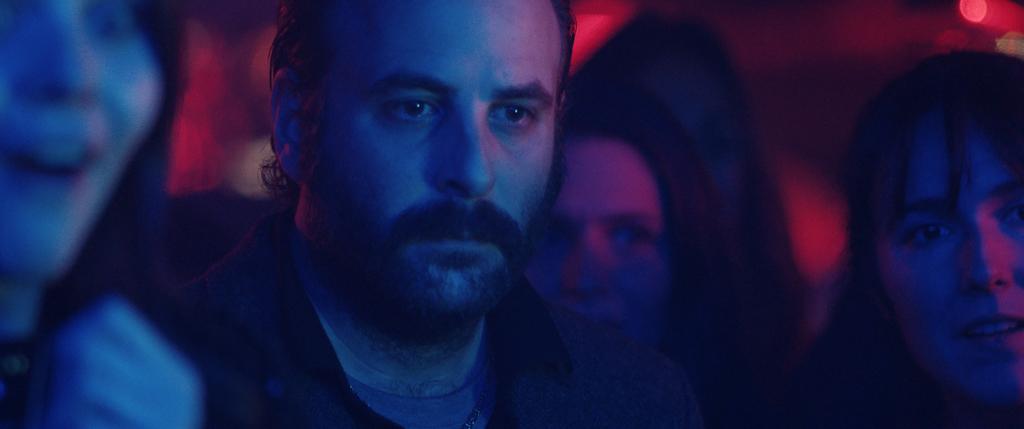 No es fácil salir del abismo: ¿Por qué debes ver la película 'Médico de noche'?