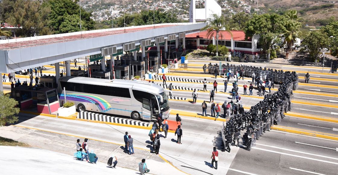 normalistas-palo-blanco-guardia-nacional