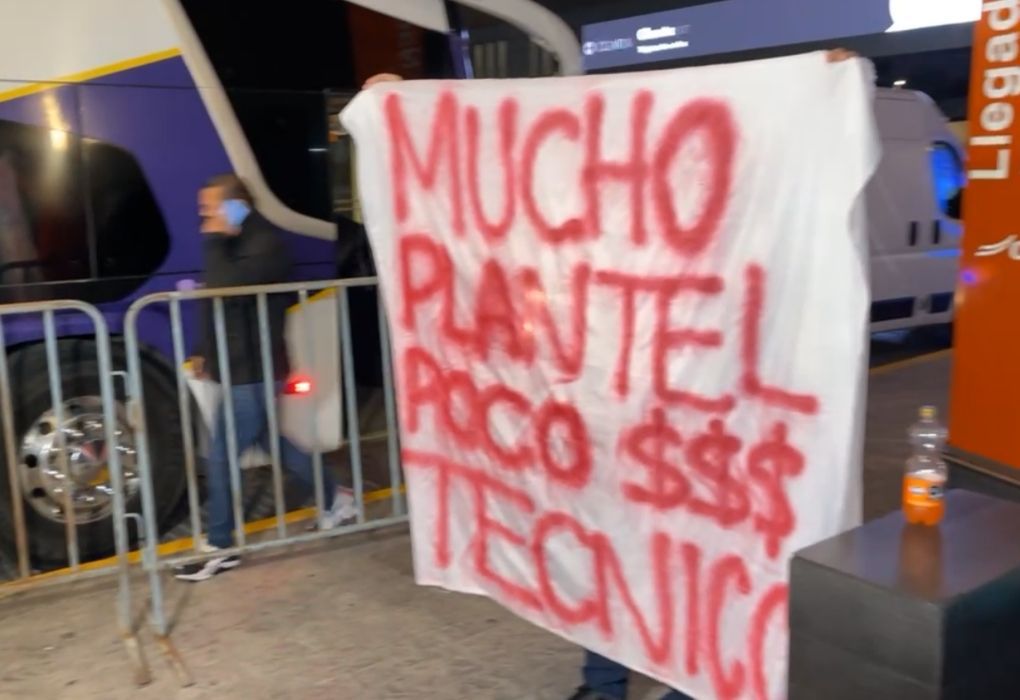 "Presenta tu renuncia": La protesta de un aficionado de Rayados contra Aguirre tras el Mundial de Clubes