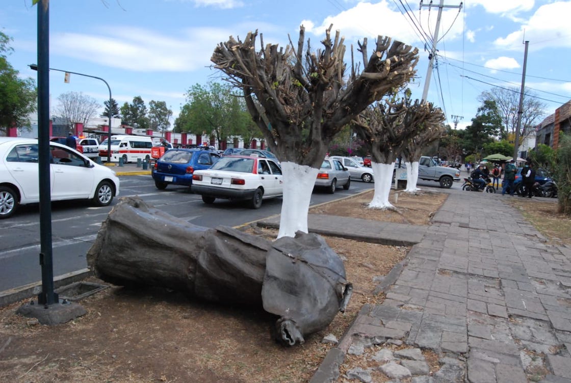 purepechas-estatuas-españoles