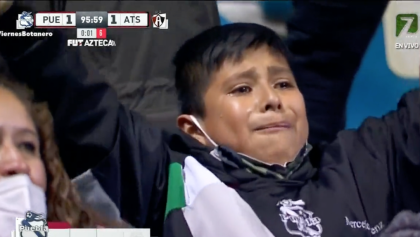 ¡Lo mejor que verás hoy! La emotiva reacción de un niño tras la chilena de Memo Martínez con Puebla