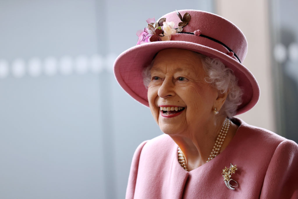 ¡Oh no! La reina Isabel II da positivo a COVID-19 a sus 95 años 
