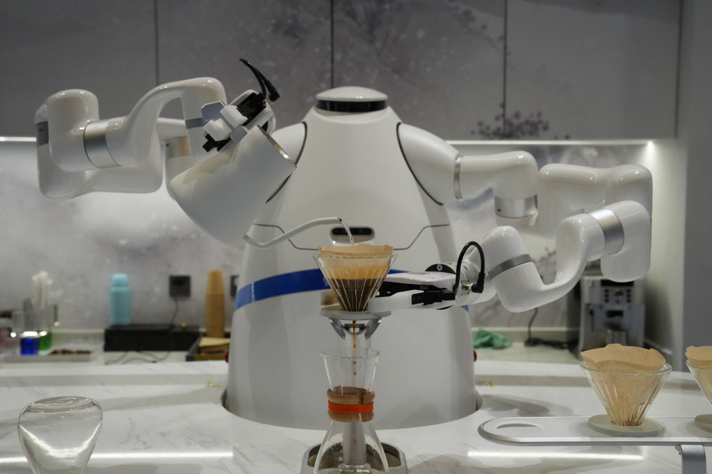 Para el café y la limpieza: Así trabajan los robots en los Juegos Olímpicos de Beijing 2022