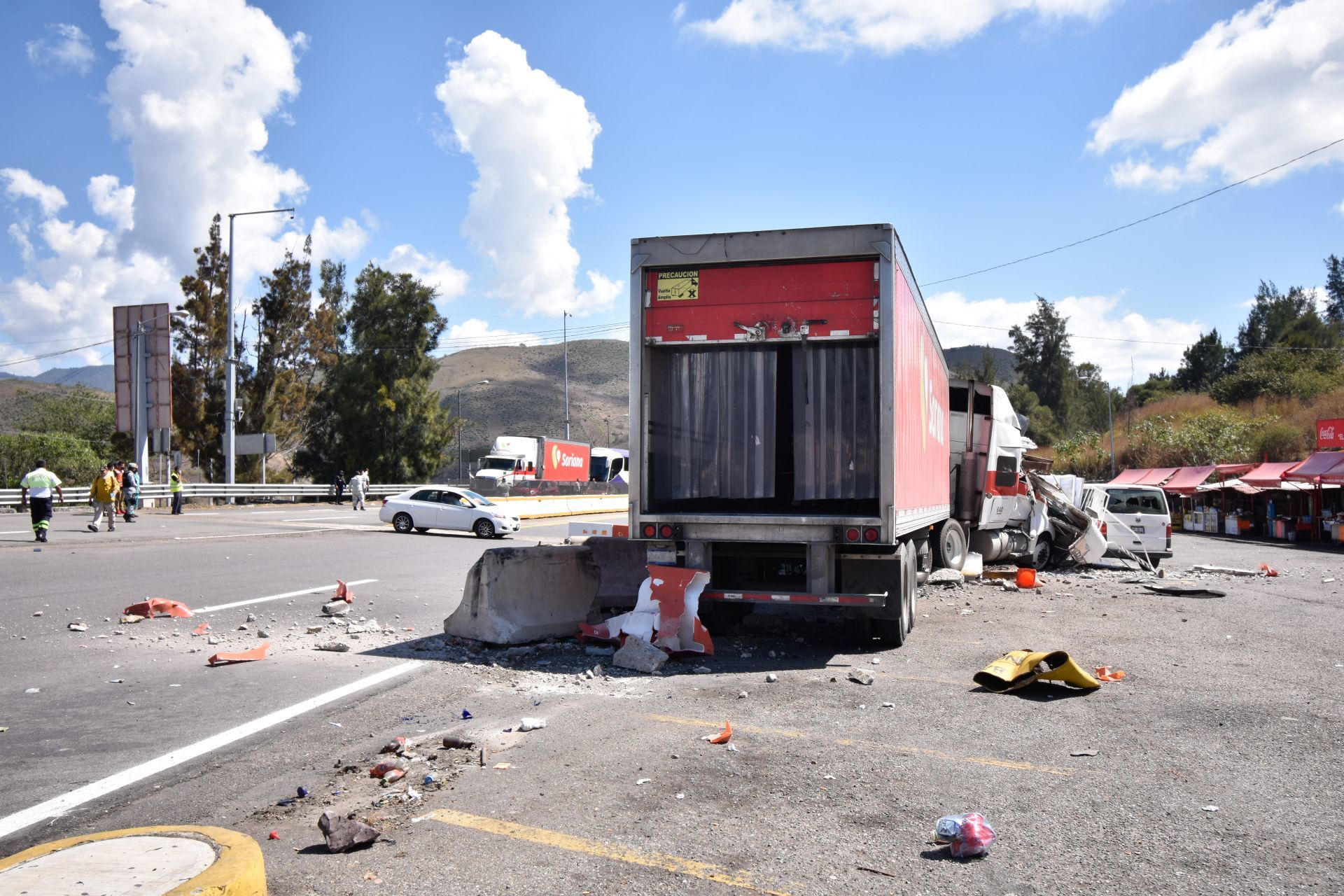 Soriana presentará denuncia por el robo del tráiler que normalistas usaron para atacar a la GN
