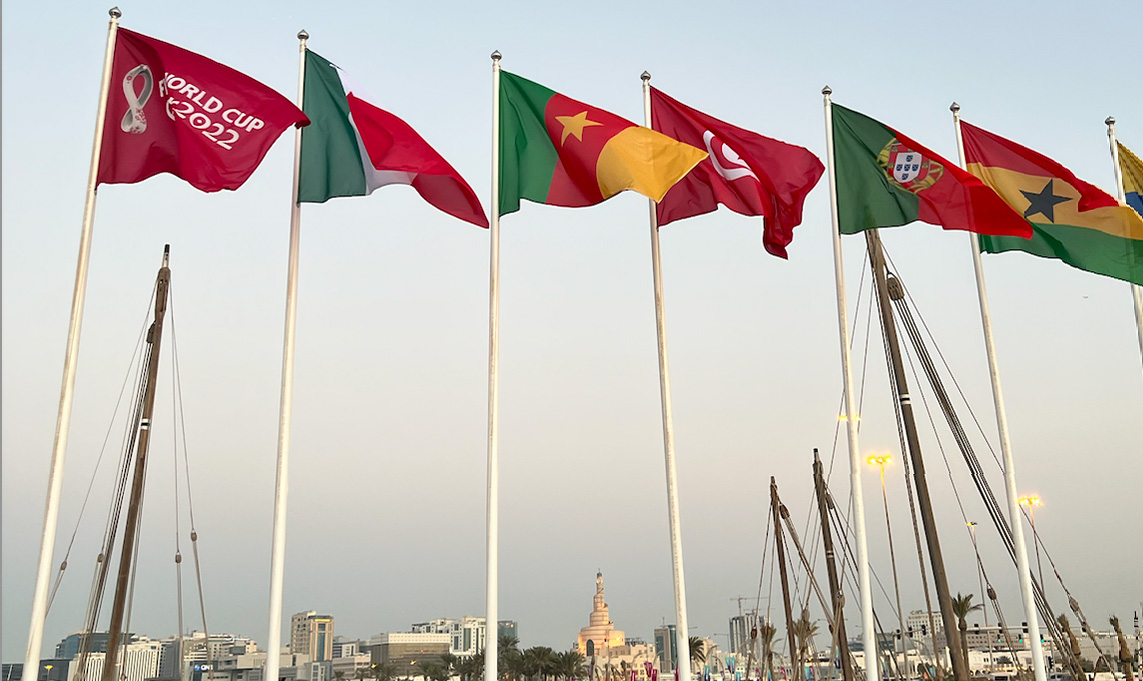 Banderas de los equipos que jugarán el Mundial de Qatar 2022