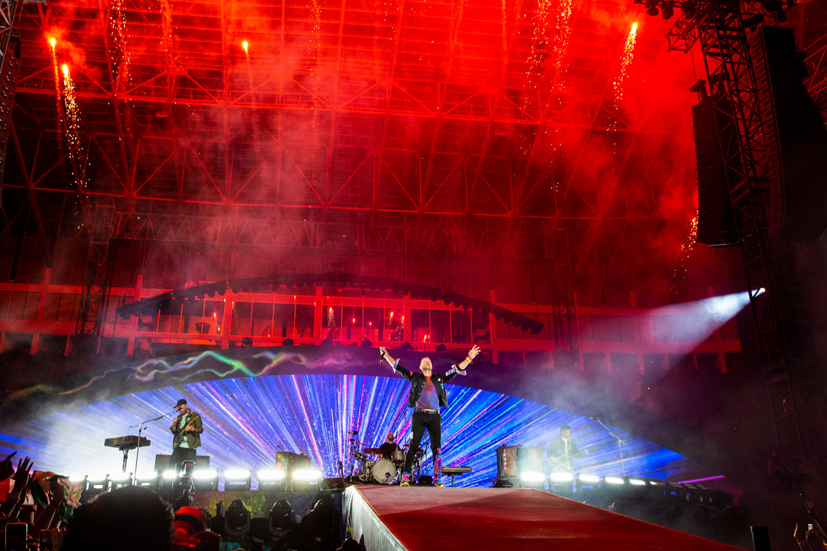 Envidia nivel: Fan sube a tocar con Coldplay durante segundo concierto en Monterrey