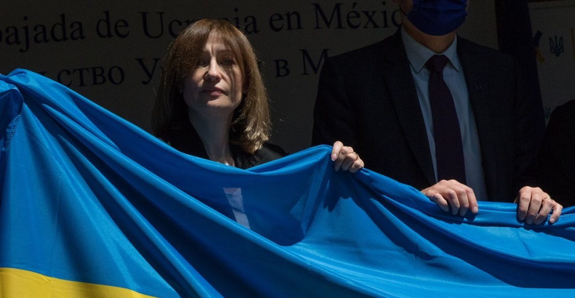 CIUDAD DE MÉXICO, 24FEBRERO2022.- Oksana Dramaretska, embajadora de Ucrania en México, y Gautier Mignot, embajador de la Unión Europea en México, ofrecieron una conferencia de prensa en la Embajada de Ucrania en la alcaldía Miguel Hidalgo. La embajadora llamó a México a romper relaciones con Rusia, esto tras el inicio de las hostilidades militares por parte de los rusos en contra de Ucrania.