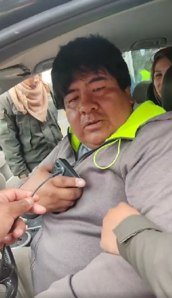 Un tipo en Bolivia dice ser de Ucrania para evitar multa de tránsito