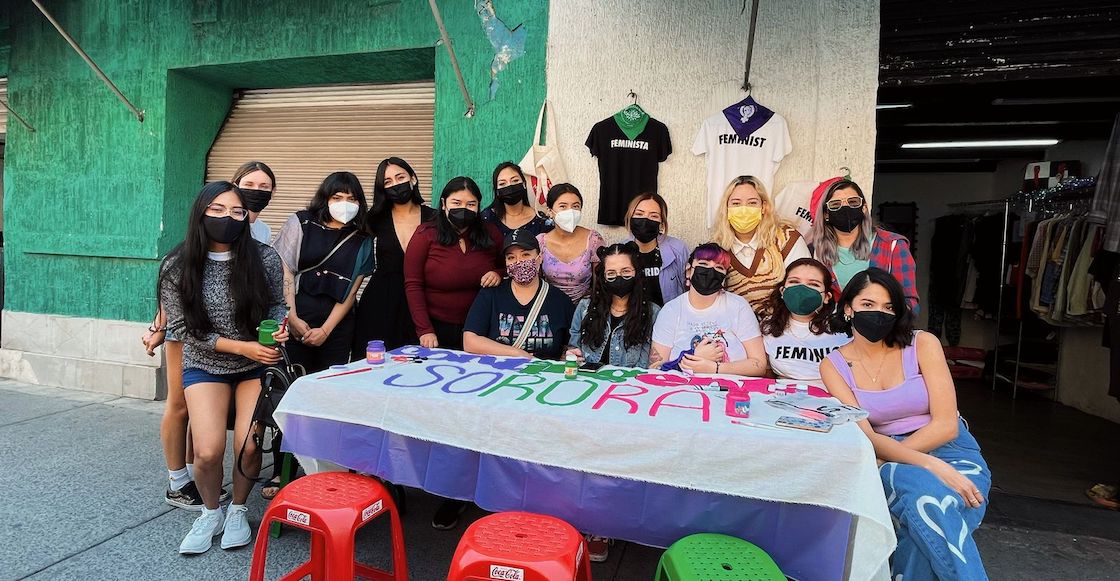 bazar-valientes-refugio-mujeres-marchando-8m-centro-historico-donde-conseguir-ayuda-agua-comida-internet-2