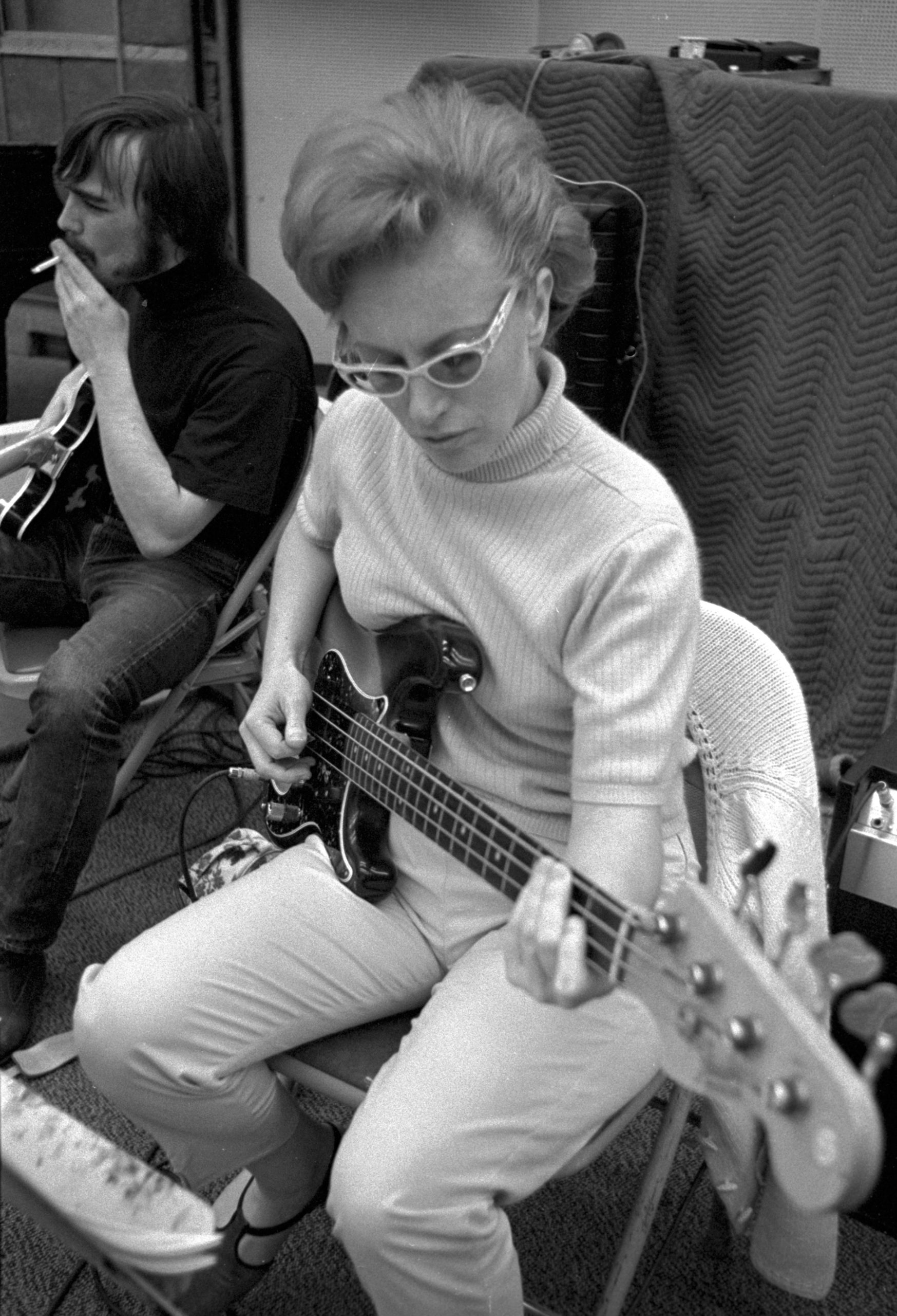 Carol Kaye, la mujer detrás de algunas de las rolas más famosas de la