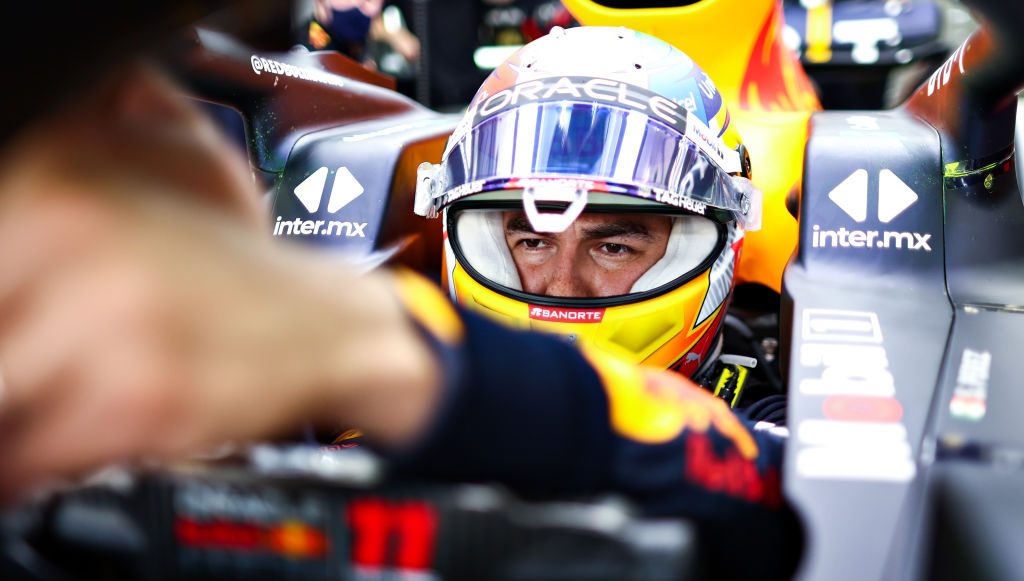 Trompo y abandono: El desastroso final de Checo Pérez en el Gran Premio de Baréin