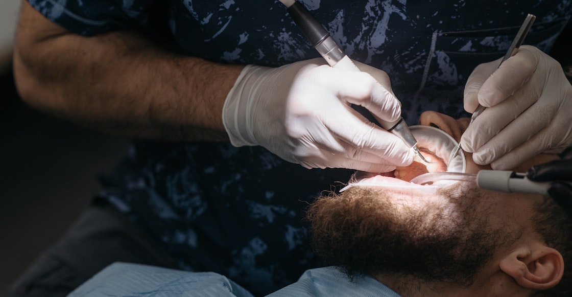 dentista-danaba-dientes-pacientes-sacar-mas-dinero