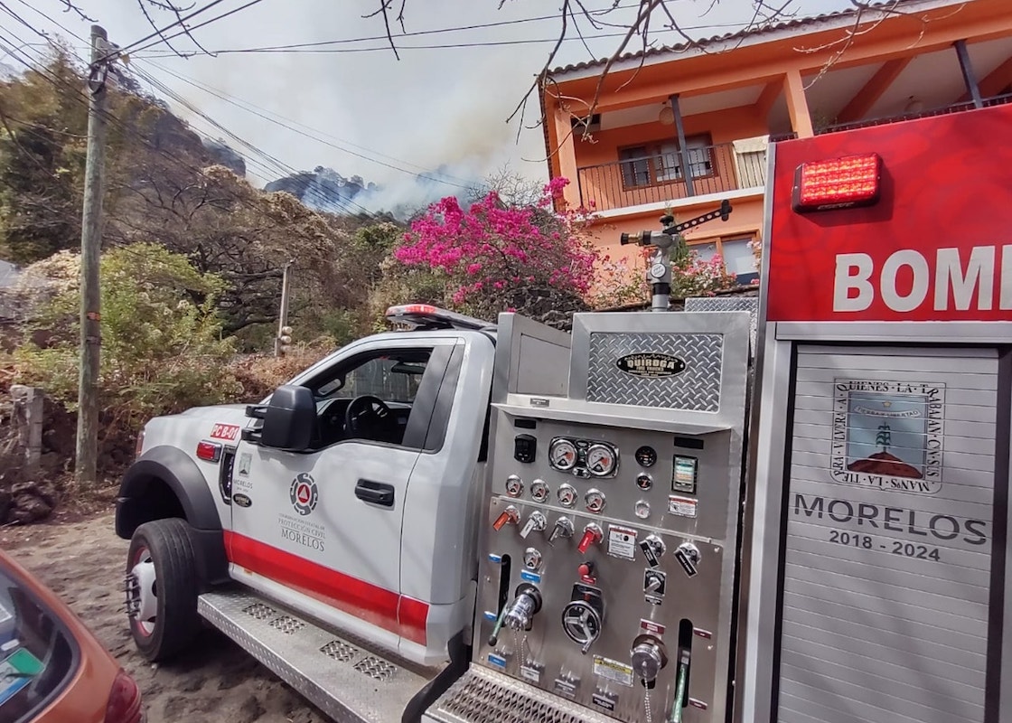 enorme-incendio-cerro-tepozteco-bomberos