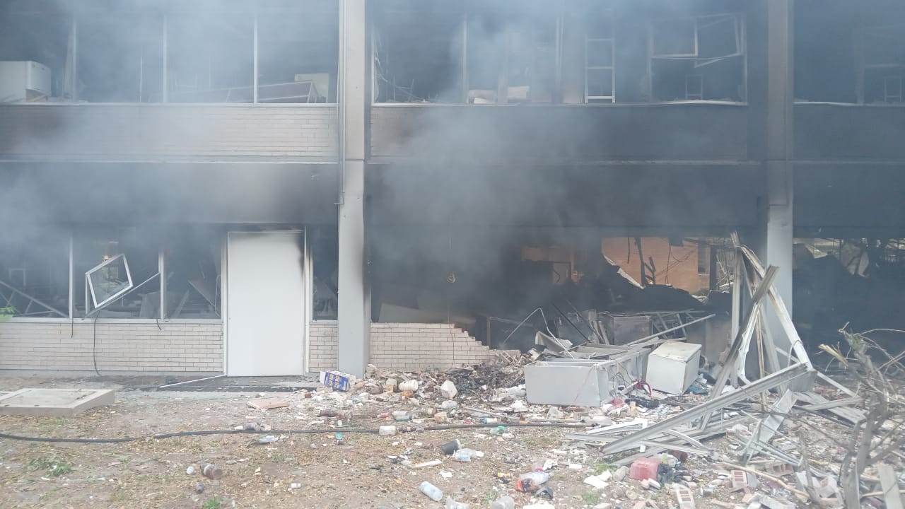 Reportan explosión en laboratorio de la FES Zaragoza; hay tres lesionados 