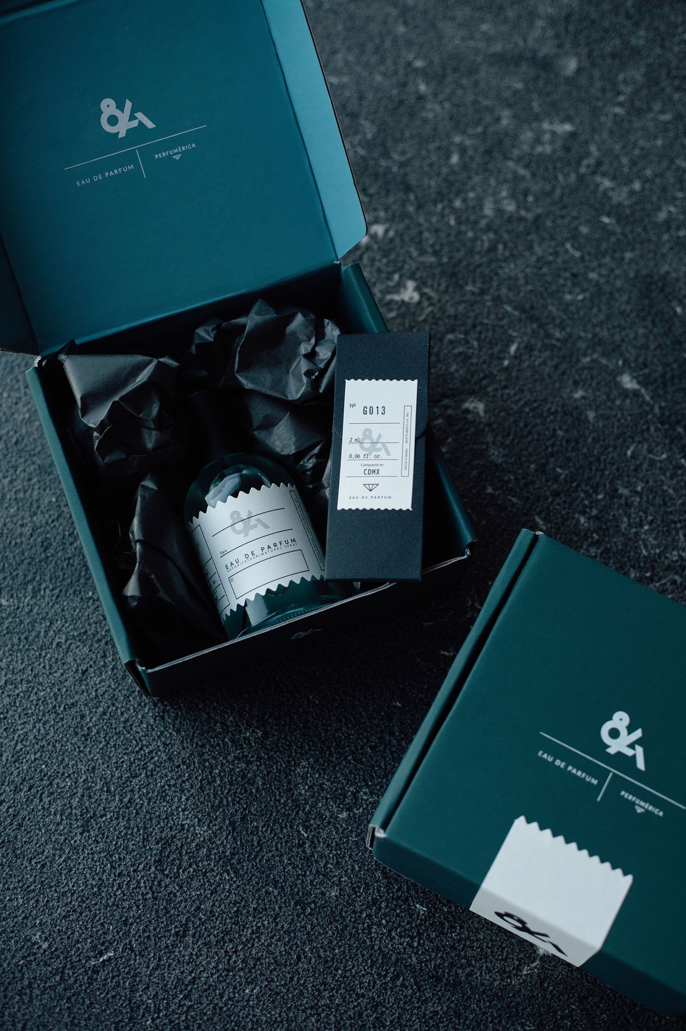 ¡Que elegancia la de Francois! Guillermo Ochoa lanza su propia línea de perfume... y esta bien rifado