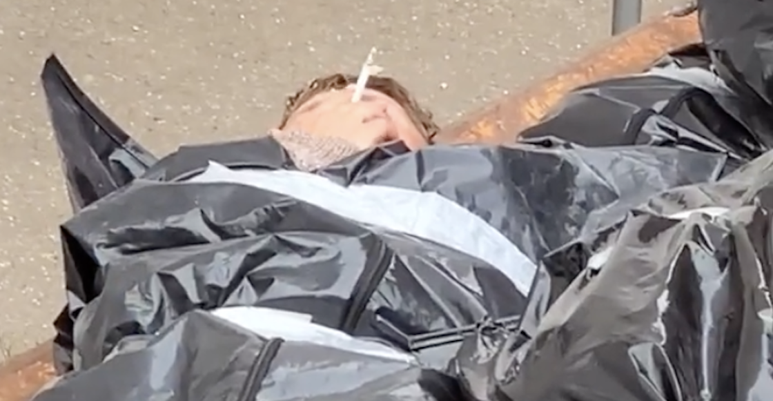 historia-verdadera-detras-hombre-fuma-fumando-cigarro-ucrania-rusia-muerto-bolsa-afp