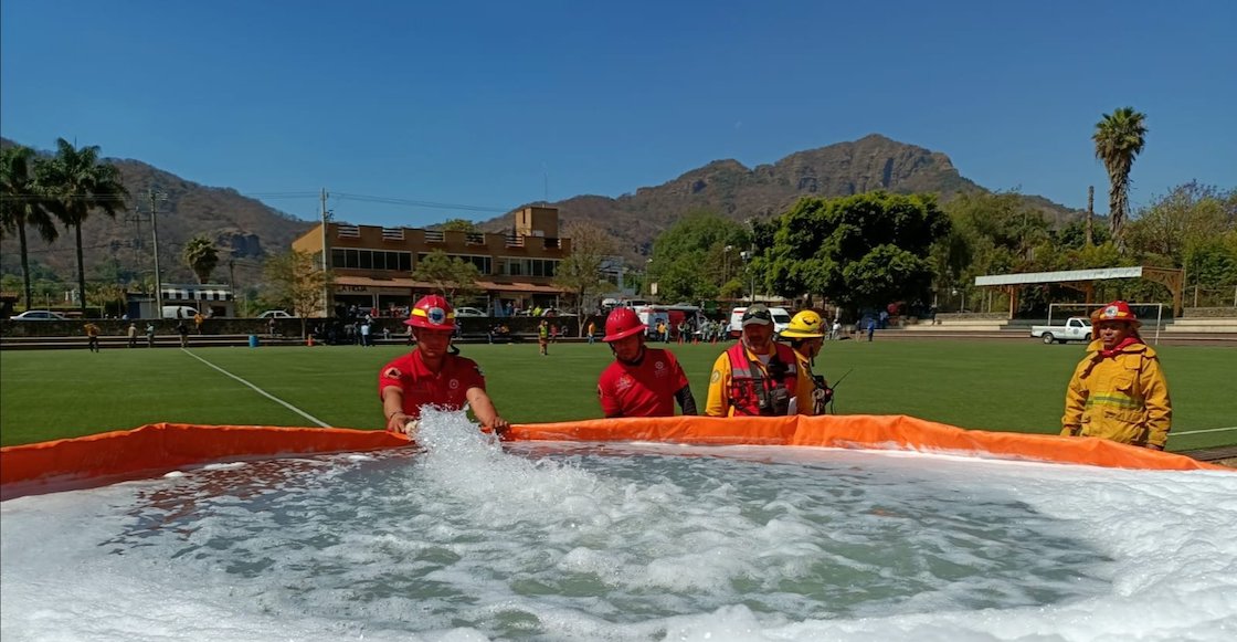 incendio-cerro-tepozteco-agua-apagarlo