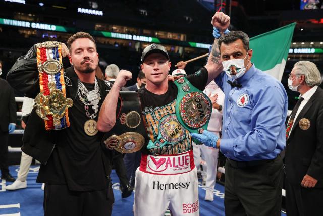 J Balvin en una pelea de 'Canelo' Álvarez